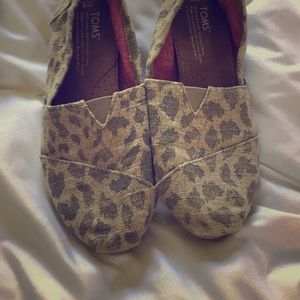 Cheetah print Toms size 6