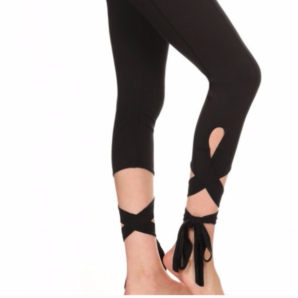 black pants without pockets