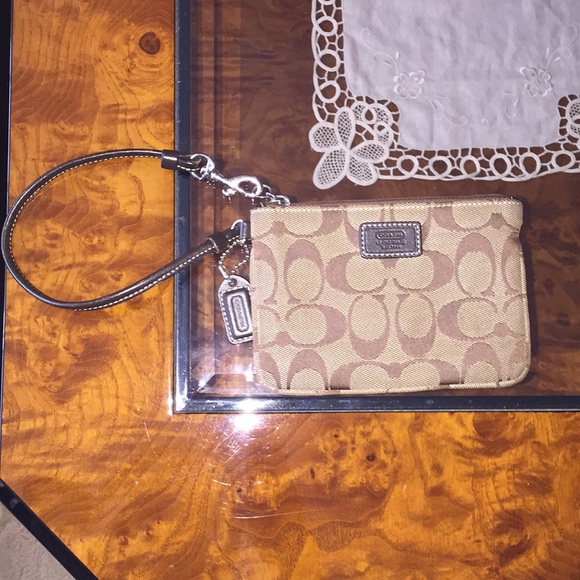 Coach Handbags - Coach wristlet