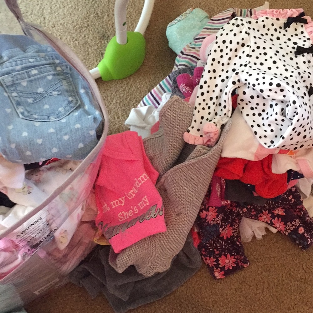 Hi I have a whole bunch of baby girl clothing !!