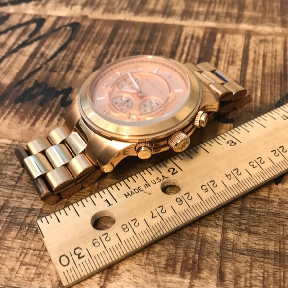 Michael Kors large dial gold watch - Picture 2 of 8
