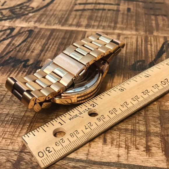 Michael Kors large dial gold watch - Picture 3 of 8