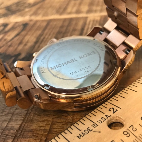 Michael Kors large dial gold watch - Picture 4 of 8