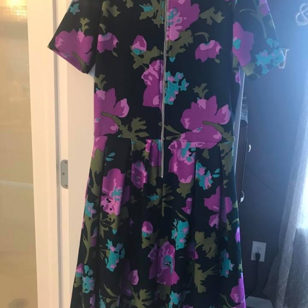 Small LulaRoe Amelia. Never worn but no tag.