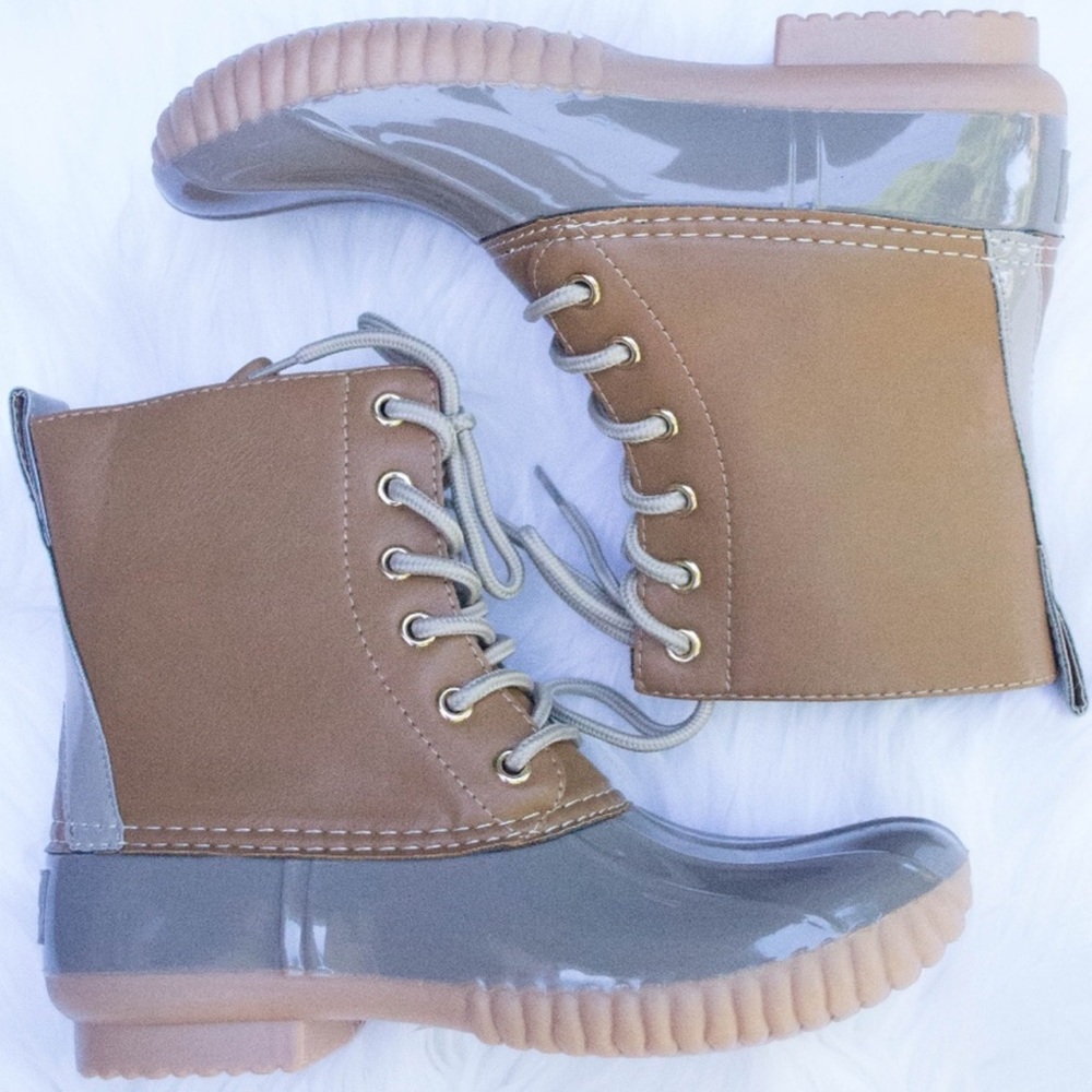 πHPπ Grey Duck Boots. - Picture 1 of 3