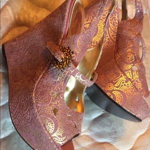 Hale Bob suede wedges