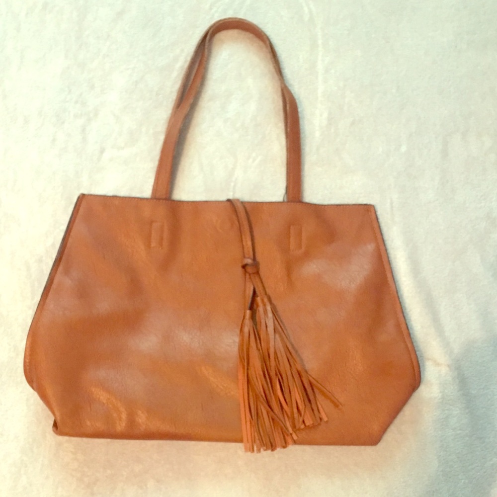 Tan bag 🙌🏽 With tassel