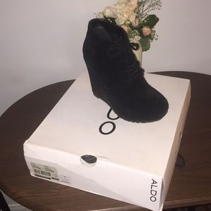 Suede black booties!