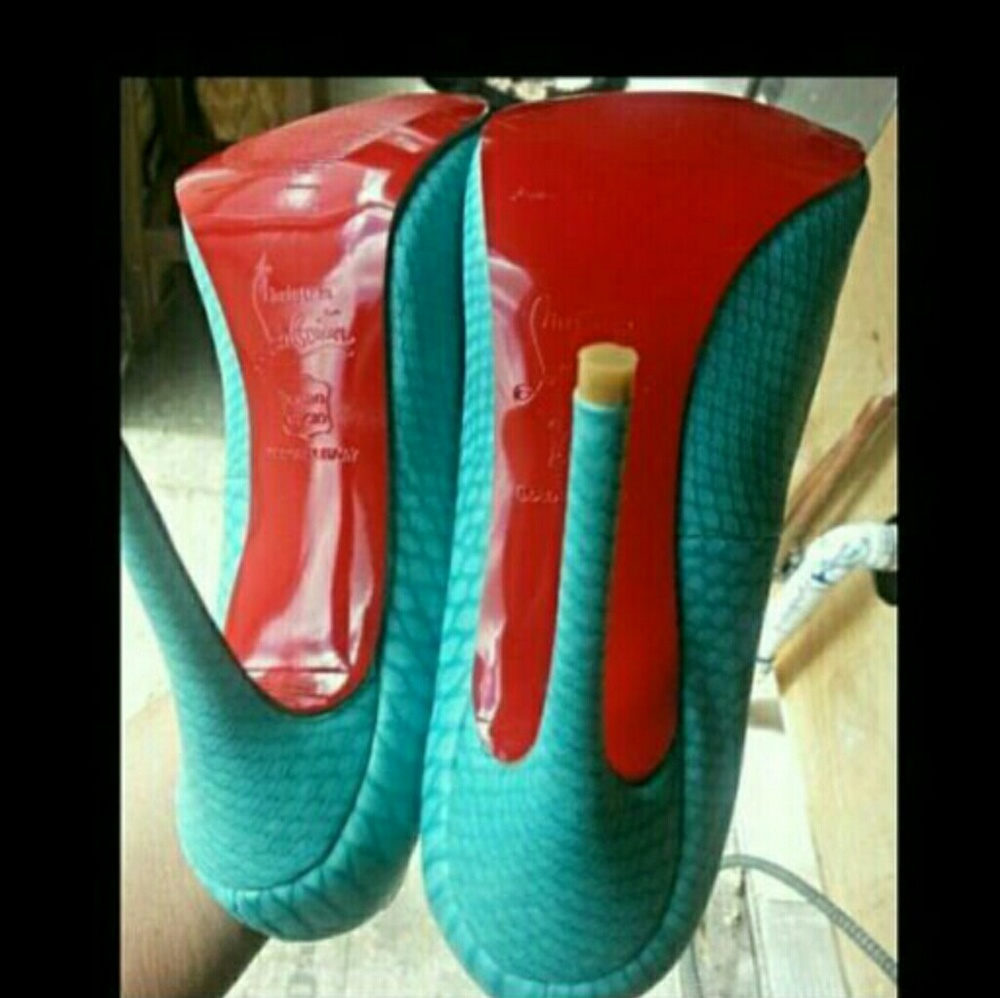 NIB Tiffany Robin egg blue python red bottom heels
