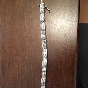 Diamond tennis bracelet