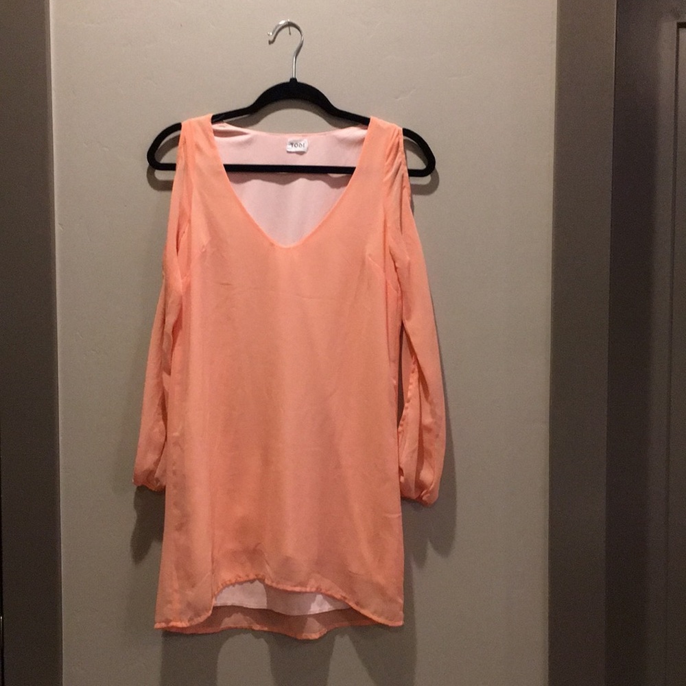 Tobi Long Sleeve Peekaboo Arm Shift Dress