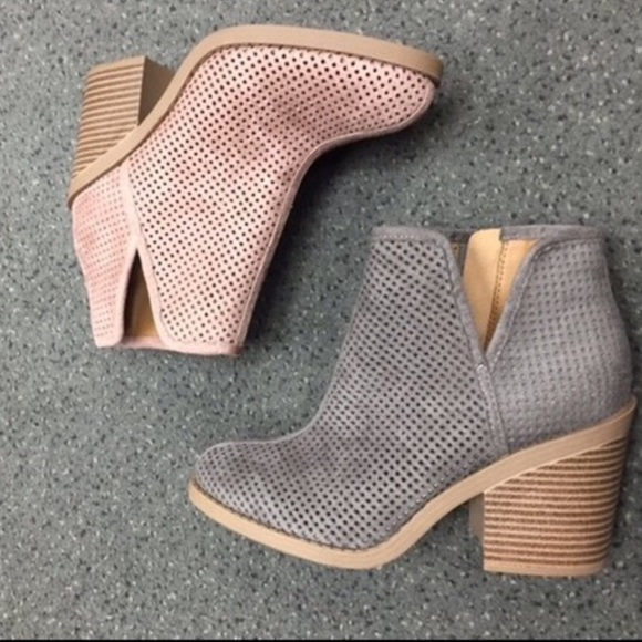 SALE 1 SIZE 8.5 LEFT Adorable Gray Booties - Picture 3 of 3