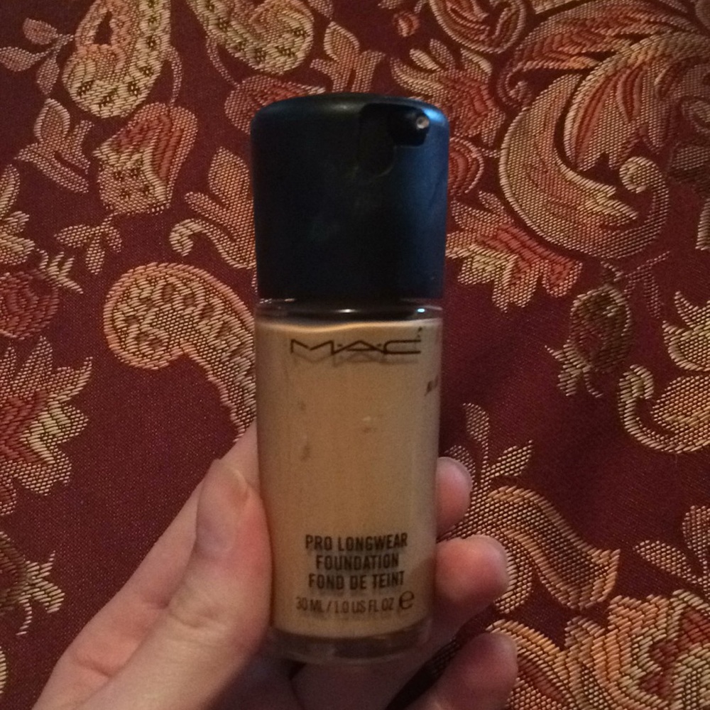 Mac prolong wear foundation