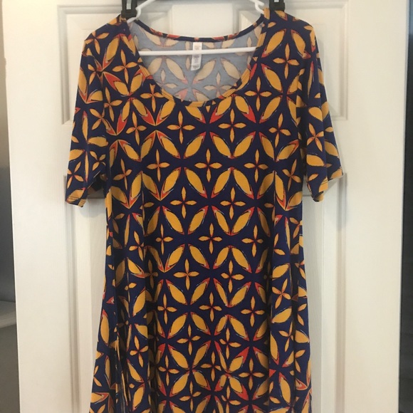LulaRoe Perfect T- Medium - Picture 1 of 3