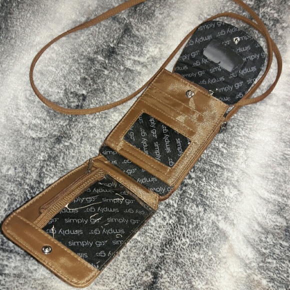 Simply Go Crossbody Bag - Picture 2 of 8