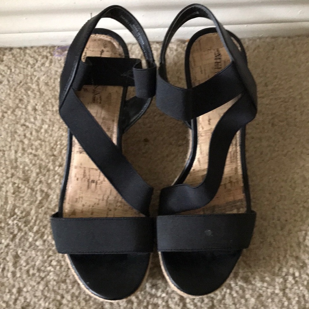Black wedges