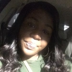 Meet your Posher, Adrienne