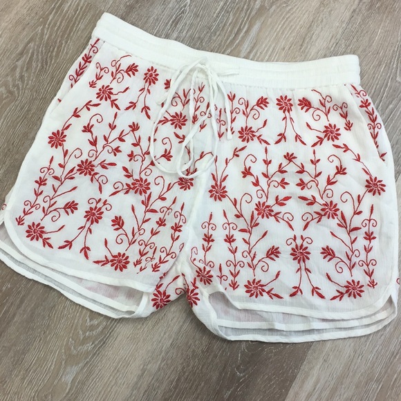 Tolani Pants - White Tolani shorts with Red embroidered flowers