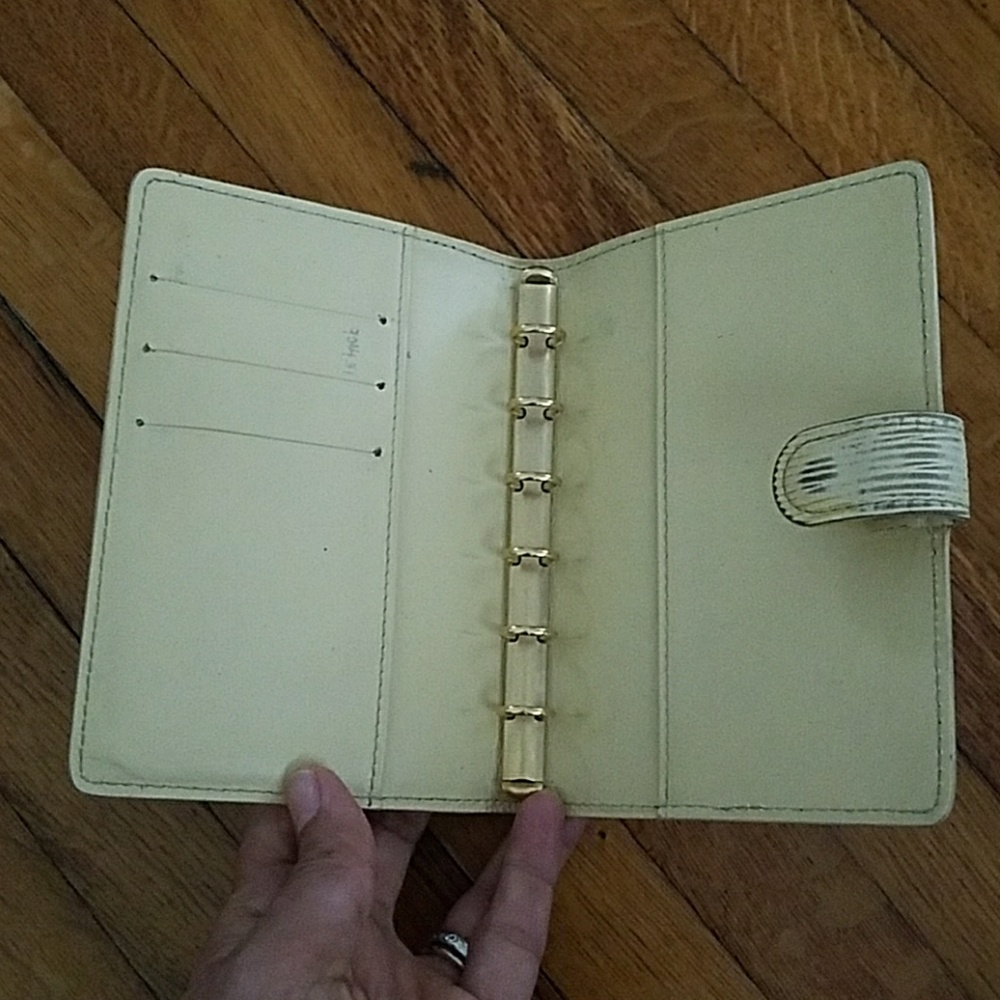 Louis Vuitton agenda - Picture 2 of 3