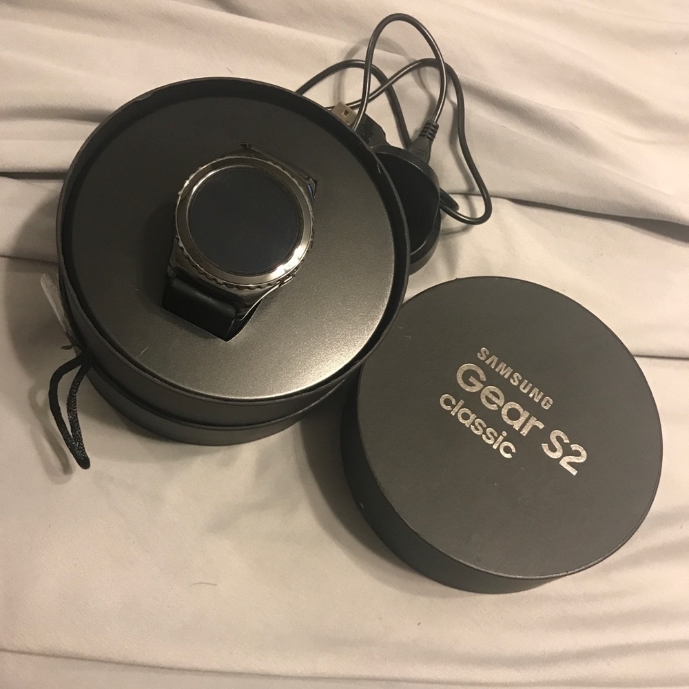 Samsung Gear S2 classic with Rubber bands - Picture 1 of 1