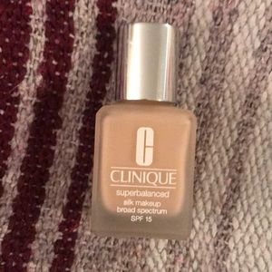Clinique Super Balanced Silk Makeup