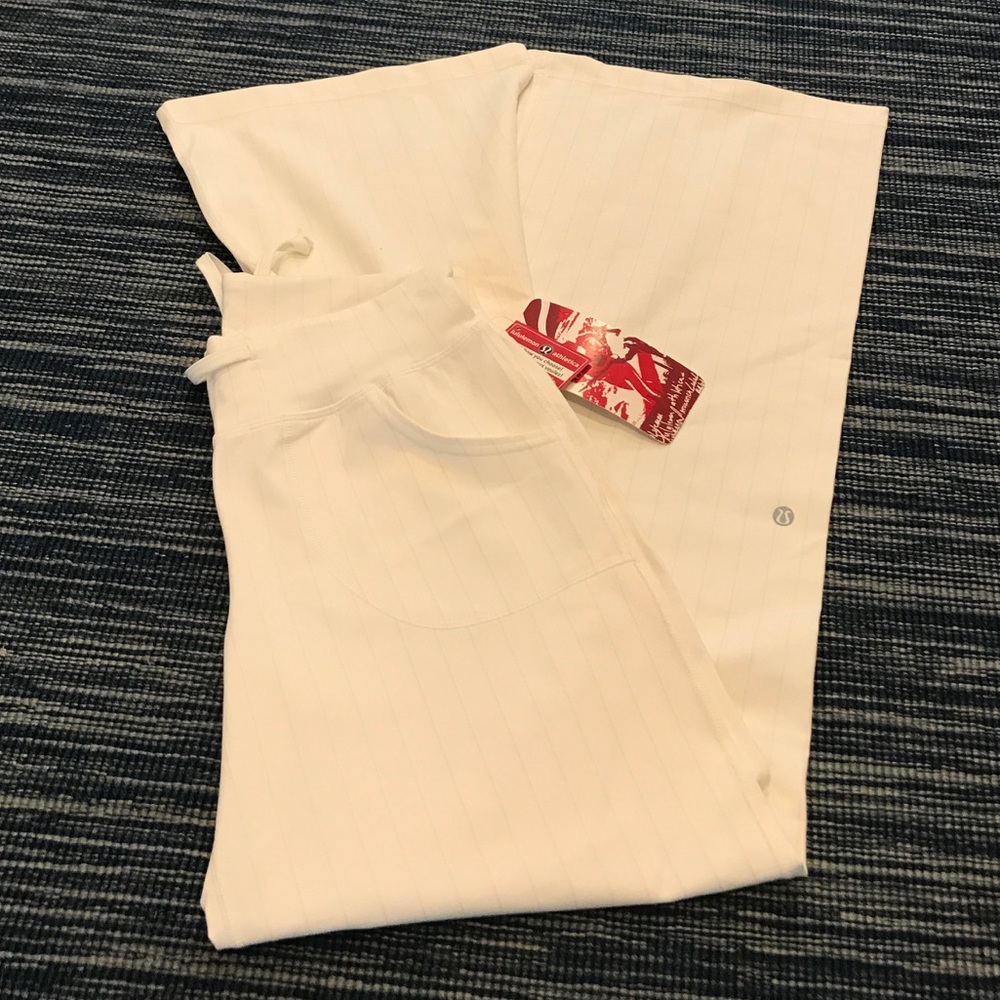 NWT LULULEMON tall white w/pink pinstripe pants 4