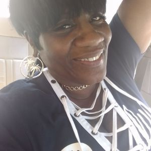 Meet your Posher, Cynthia