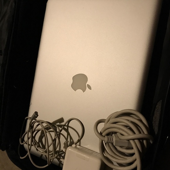 Mac Book Pro - Picture 1 of 7