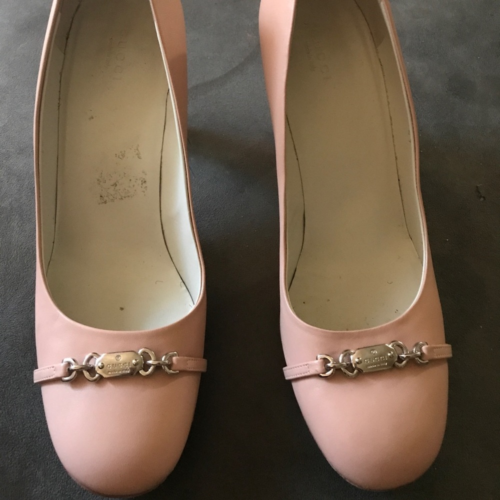 Gucci Round Top Leather Pumps! (41)