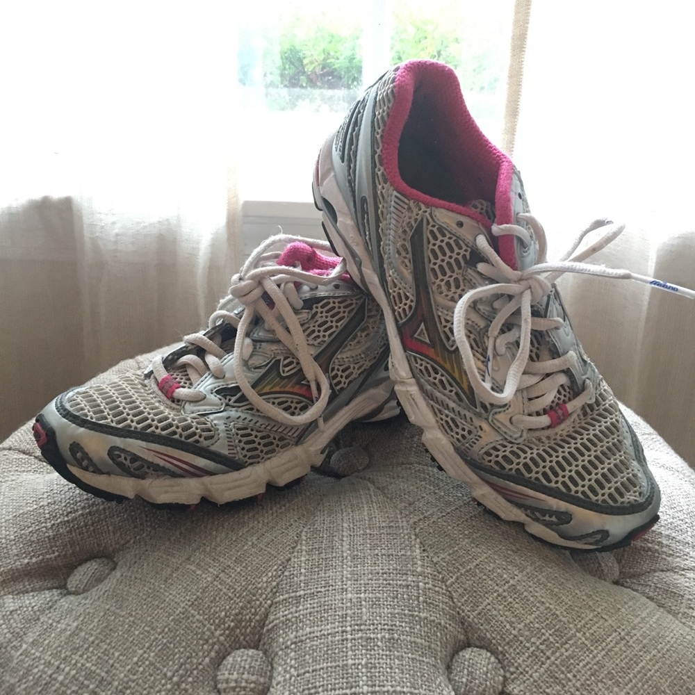 Mizuno wave rider 12 tennis shoes