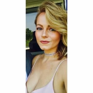 Meet your Posher, Corinne