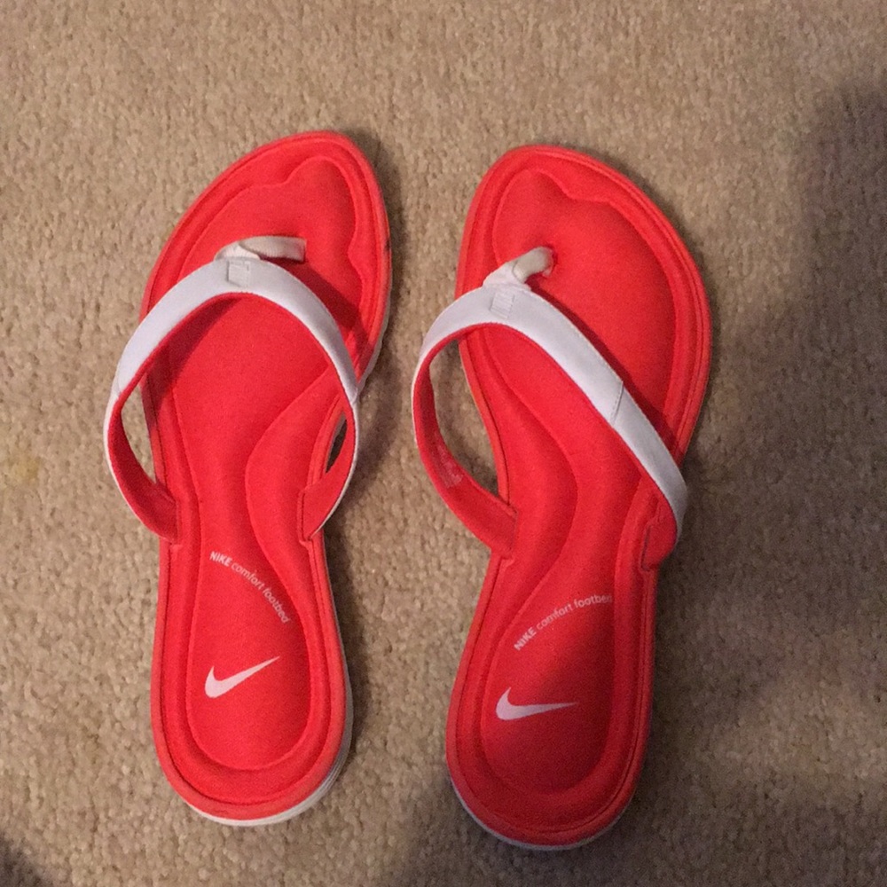 Nike memory foam flip flops