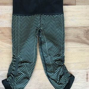 LULULEMON-in the flow crop