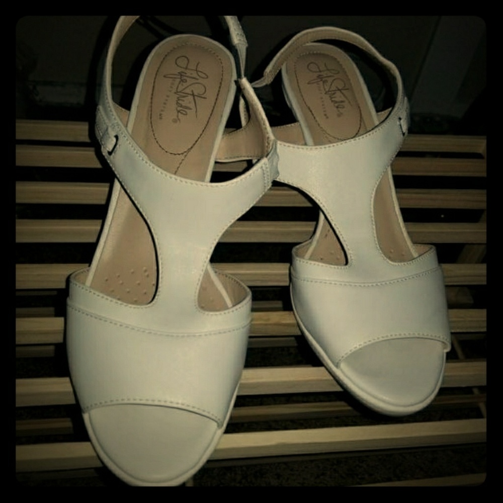 White size 8 small heel