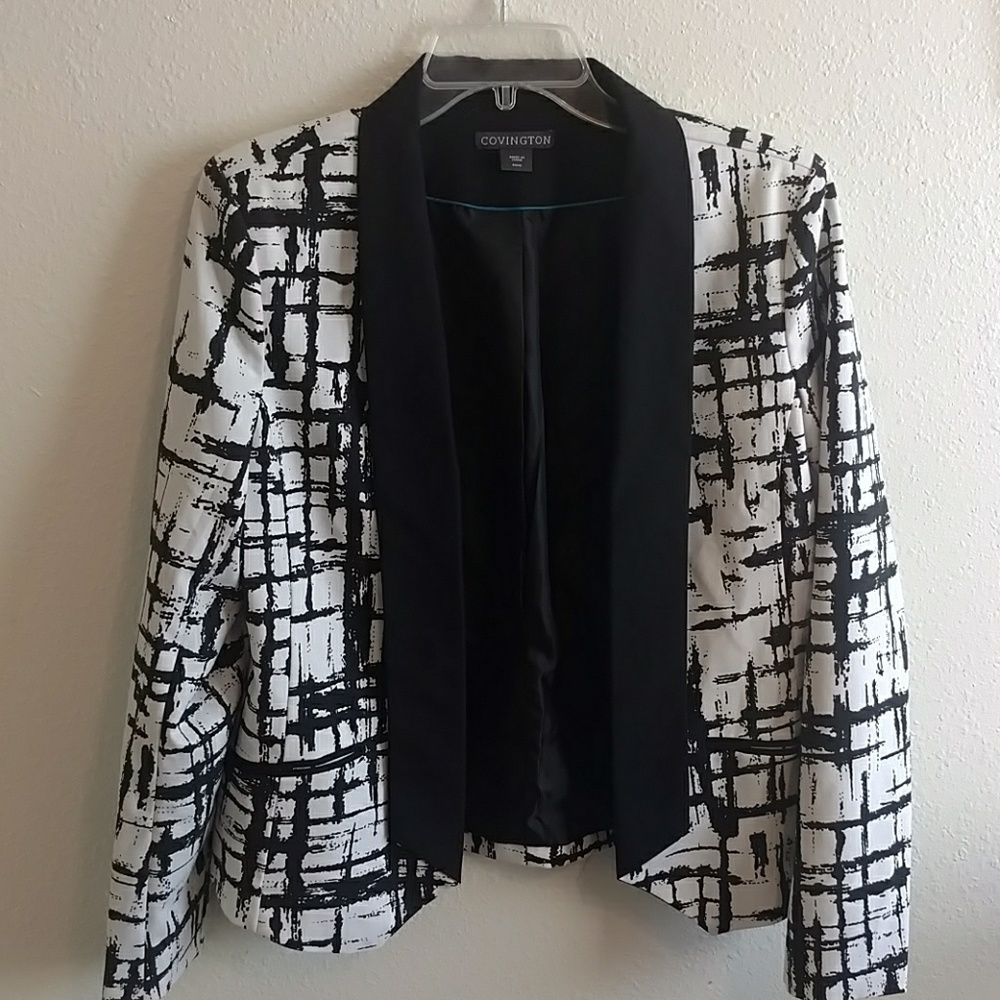 Black and white open Blazer
