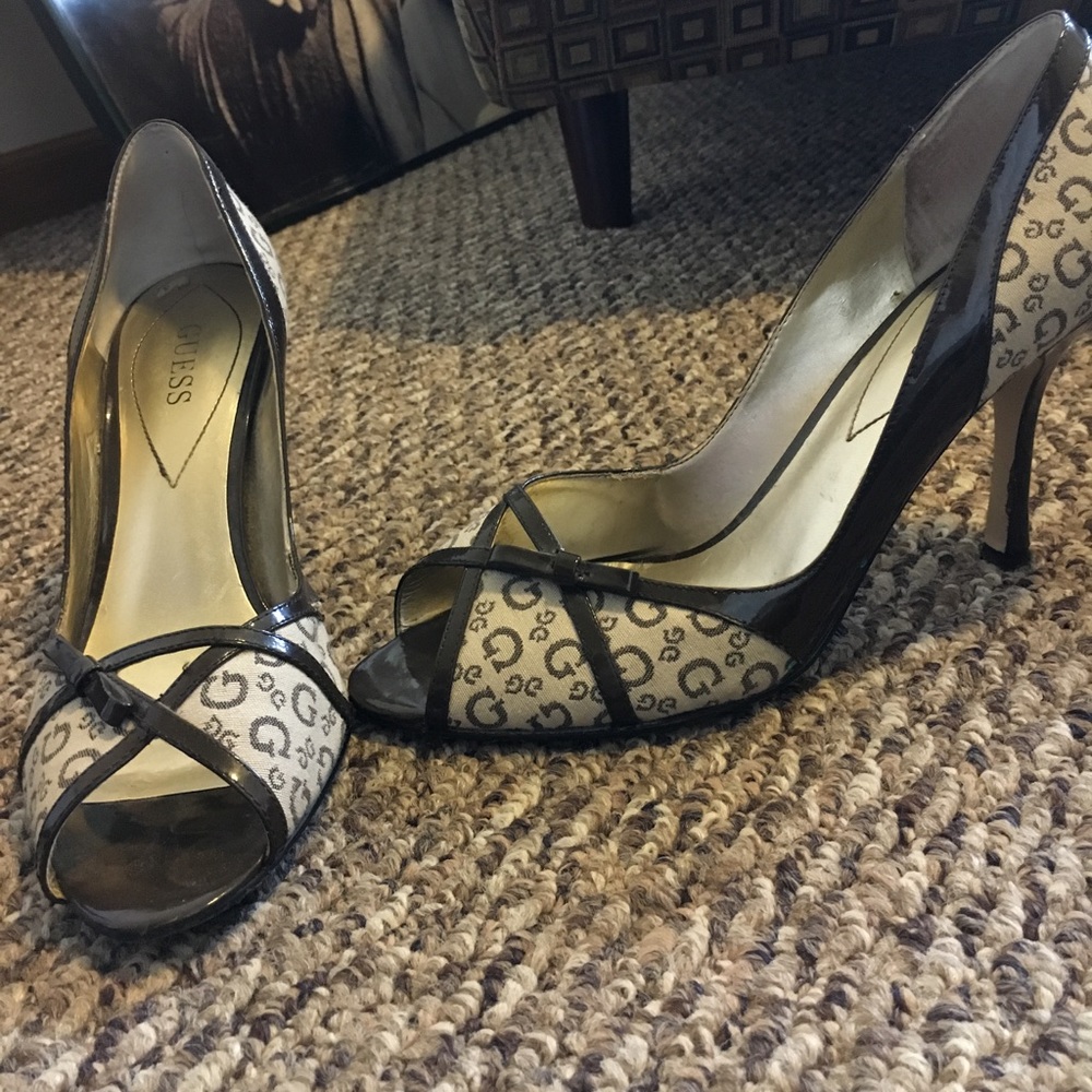 Size 9 GUESS heels