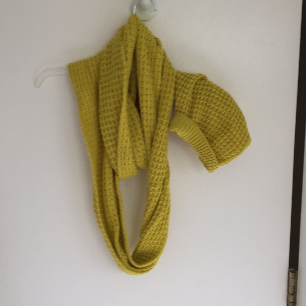 Hat and scarf set
