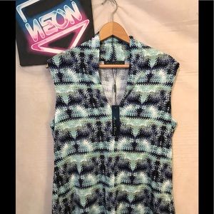 NWT Rose & Olive Women's Blue V-Neck Sz L A2324