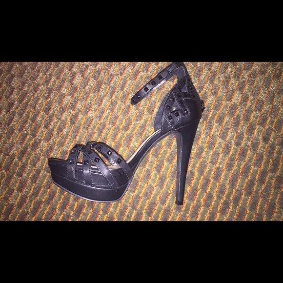 Jessica Simpson stilettos - Picture 2 of 3