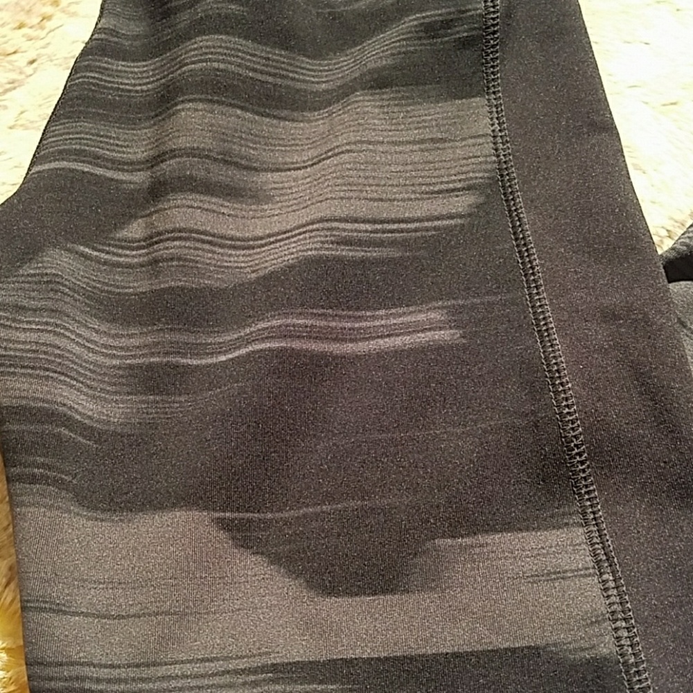 NEW Puma Blur Capri Workout Pants - Picture 2 of 7