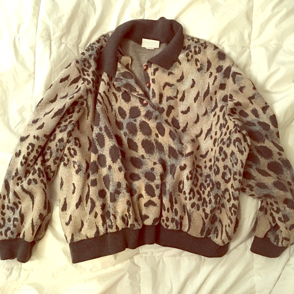 Vintage pullover sweatshirt with buttons