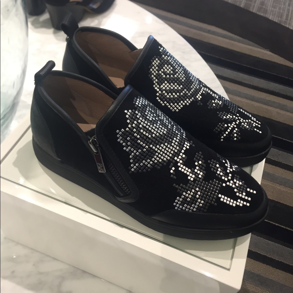 Donald J.  Pliner shoes black size 7