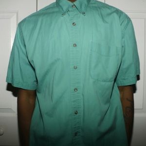 Short sleeve shirt.