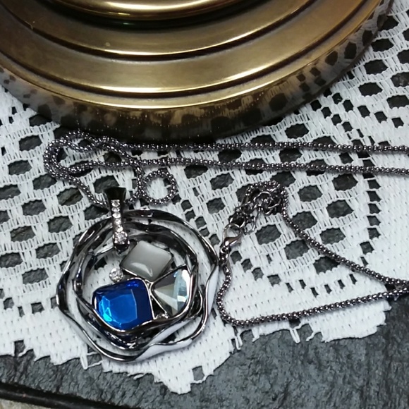 Unique dark silver stone pendant necklace - Picture 2 of 5