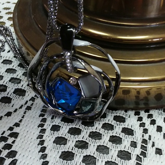 Unique dark silver stone pendant necklace - Picture 3 of 5