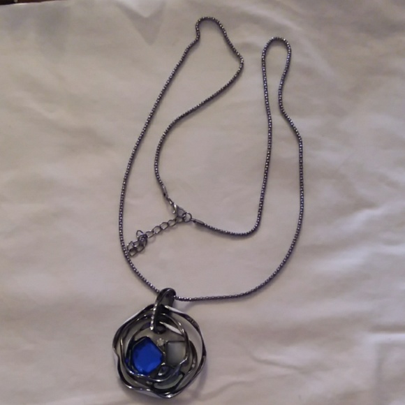 Unique dark silver stone pendant necklace - Picture 4 of 5