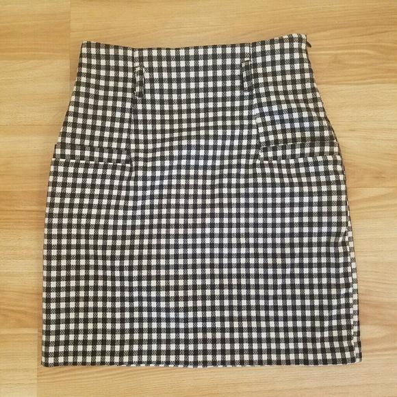Highwaisted White Black Plaid Checkered Mini Skirt - Picture 3 of 6