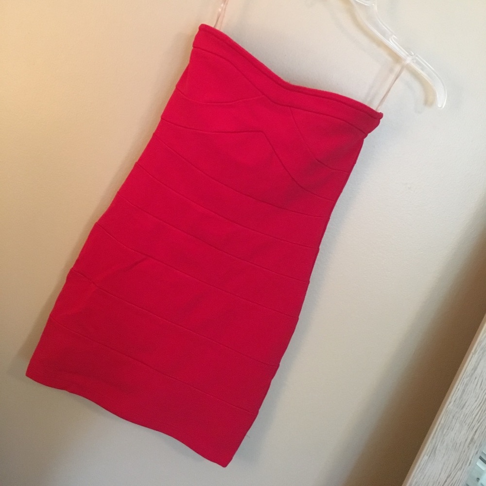 Red bodycon strapless dress