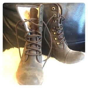 Blowfish brand lace up boots brownish/army green