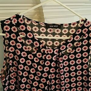 Nine West sleeveless shirt with cutouts